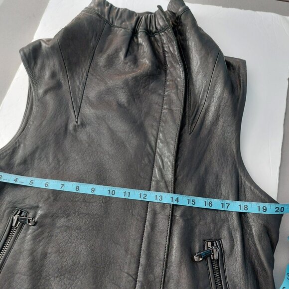 Andrew Marc Black Leather Vest Size Large Edgy Sophisticated Lined Pockets Biker - Picture 11 of 15